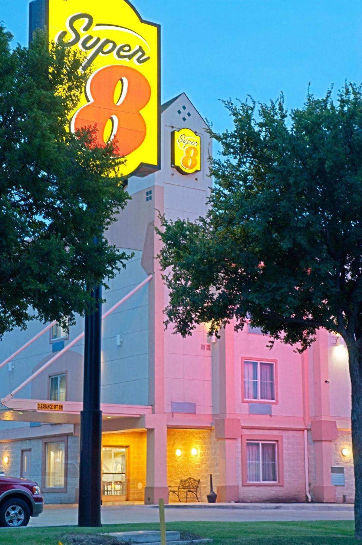Super 8 By Wyndham Irving/Dfw Apt/North Eksteriør billede